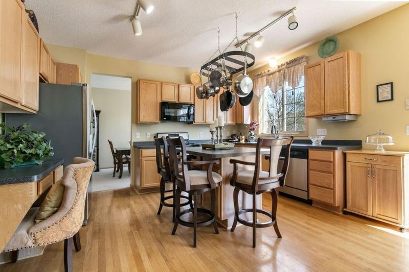 3724 Primrose Ct N, Brooklyn Park, MN 55443