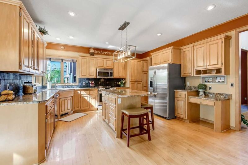 6573 Orchid Ln N, Maple Grove, MN 55311