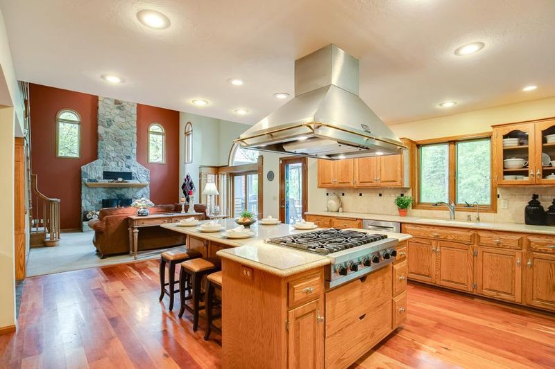 18599 Verna Ln, Prior Lake, MN 55372