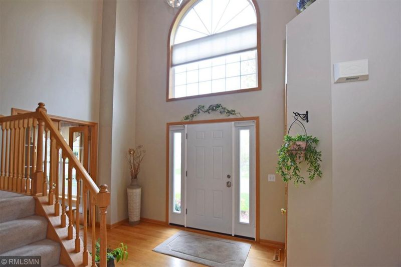 13720 Fernando Ave, Apple Valley, MN 55124
