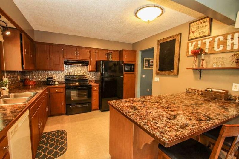 948 97th Ave NE, Blaine, MN 55434