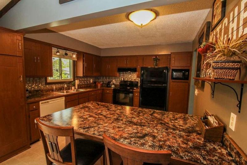 948 97th Ave NE, Blaine, MN 55434