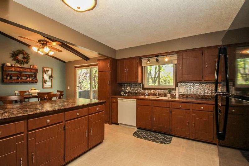 948 97th Ave NE, Blaine, MN 55434