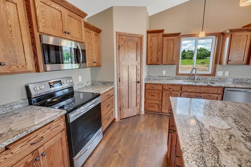 122 Glenview Loop, Saint Cloud, MN 56303