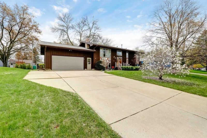 6873 7th St NE, Fridley, MN 55432