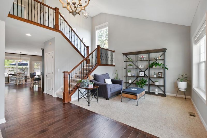 2080 Pinehurst Dr, Chanhassen, MN 55317