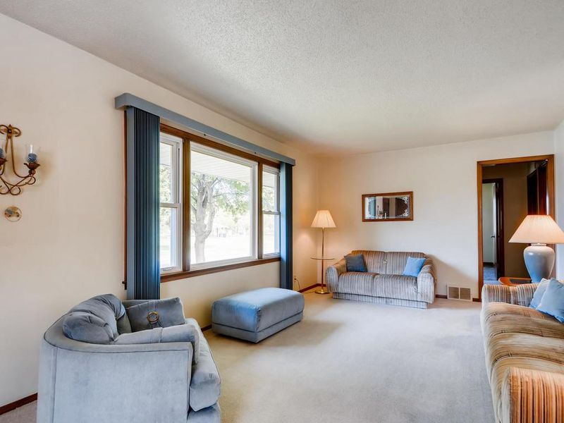 6809 73rd Ave N, Brooklyn Park, MN 55428