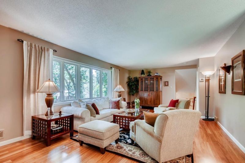16534 Canterbury Dr, Minnetonka, MN 55345