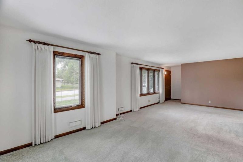 1474 County Road B E, Maplewood, MN 55109