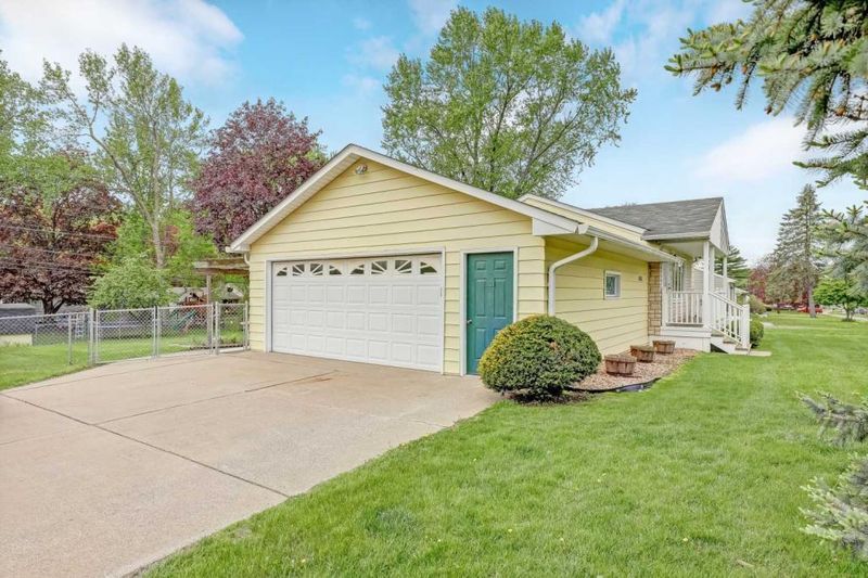 1474 County Road B E, Maplewood, MN 55109