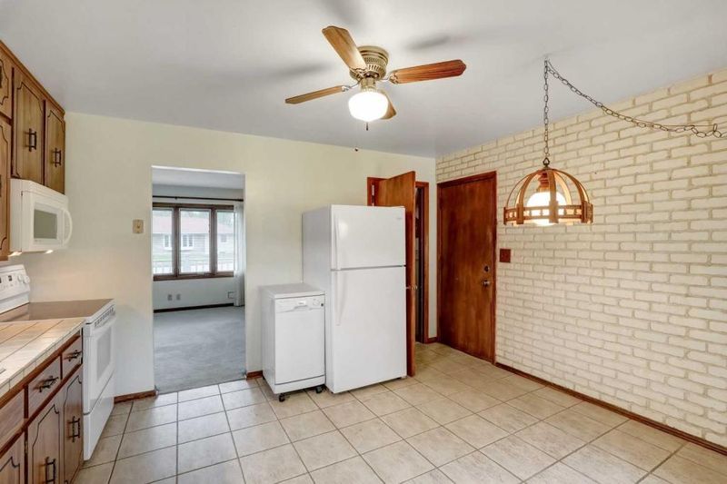 1474 County Road B E, Maplewood, MN 55109
