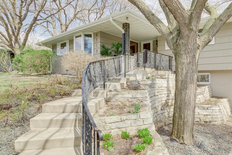 6713 W Shore Dr, Edina, MN 55435