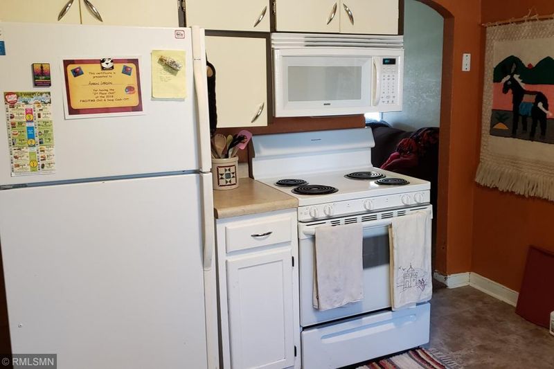 27 Summit Ave S, Sauk Rapids, MN 56379