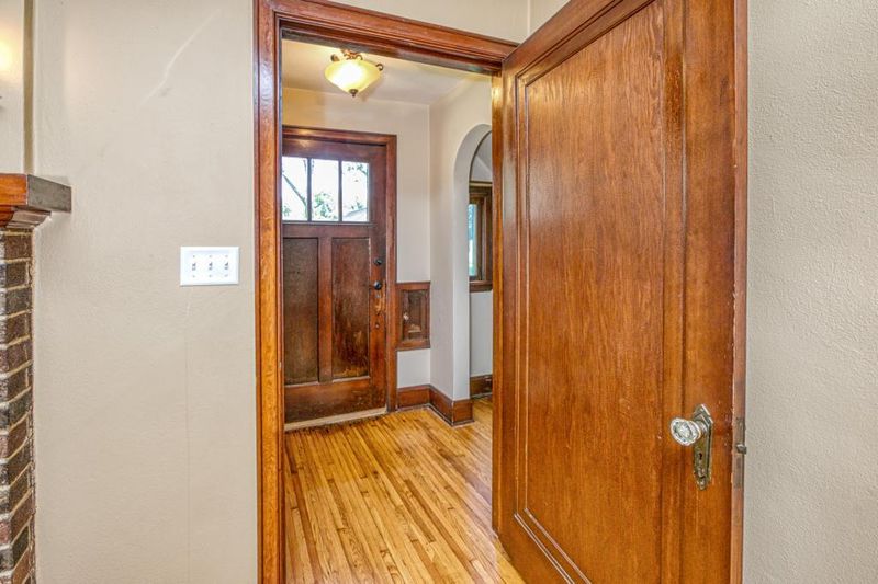 246 Bernard St E, West Saint Paul, MN 55118