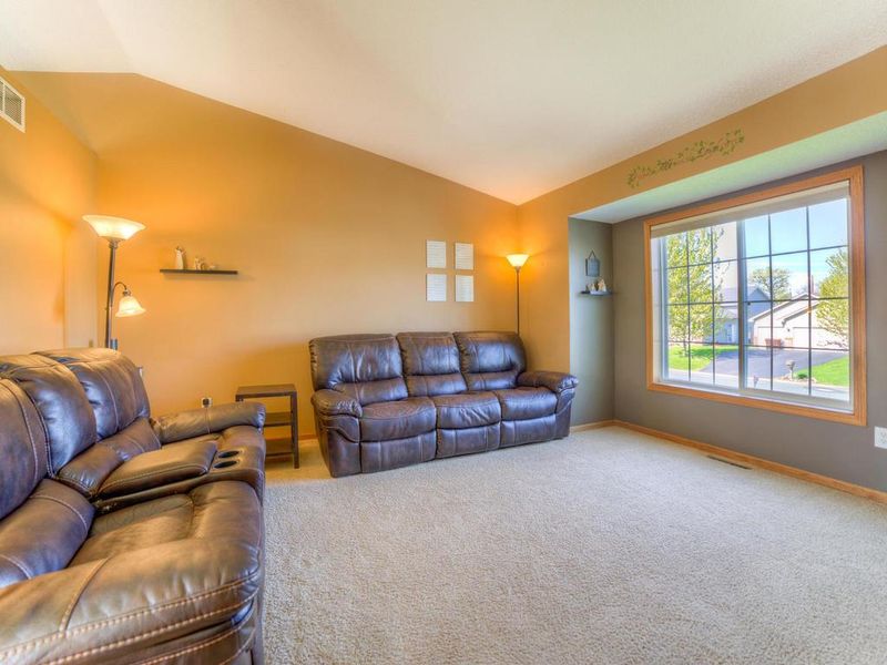 1250 Landings Ln, Watertown, MN 55388