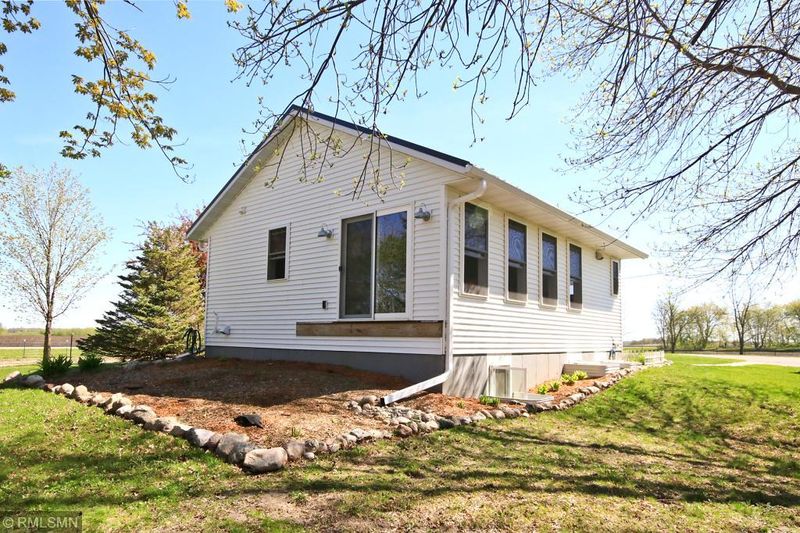 13565 210th St, Hutchinson, MN 55350