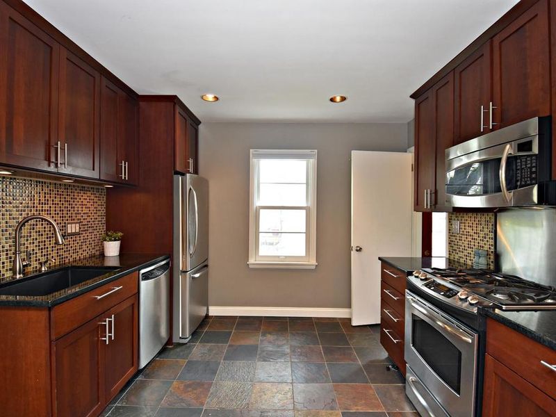 6033 Oakland Ave, Minneapolis, MN 55417