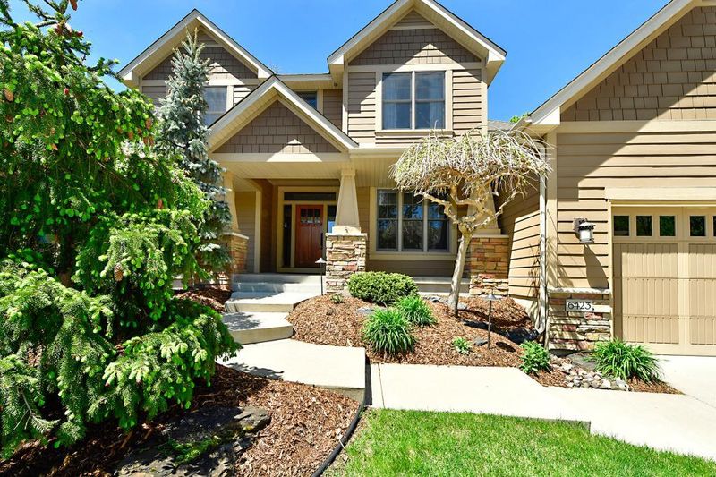 6423 Queensland Ln N, Maple Grove, MN 55311