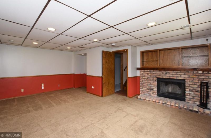 8600 S Maplebrook Cir, Brooklyn Park, MN 55445