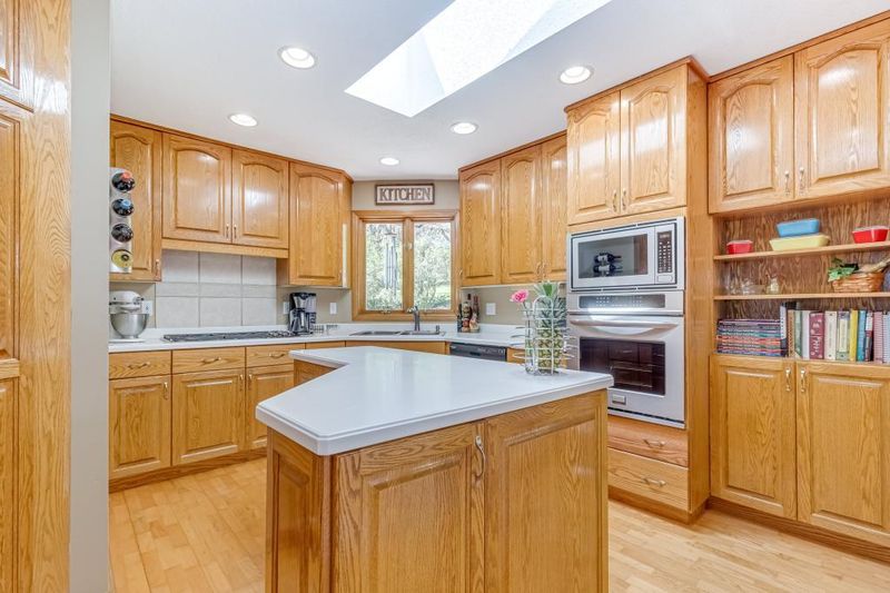 5548 Mahoney Ave, Minnetonka, MN 55345