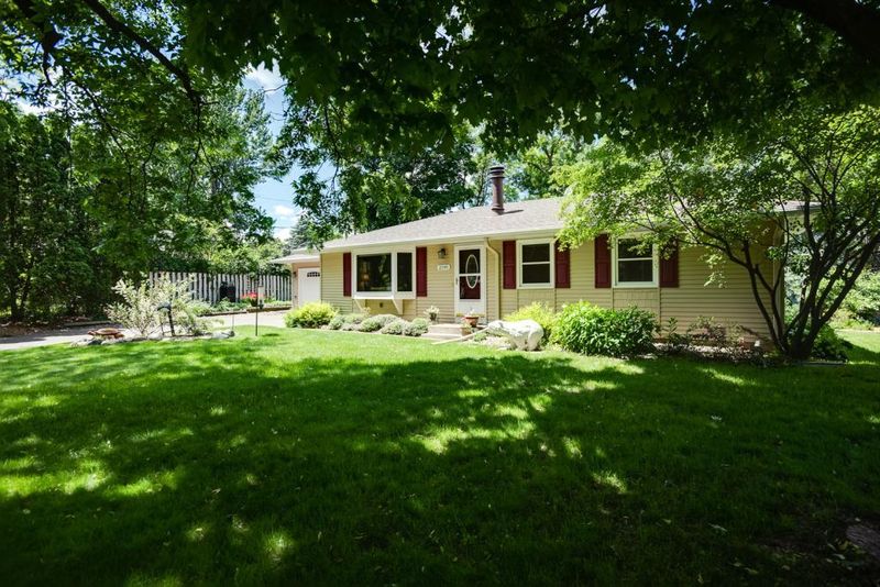 2595 Randy Ave, White Bear Twp, MN 55110