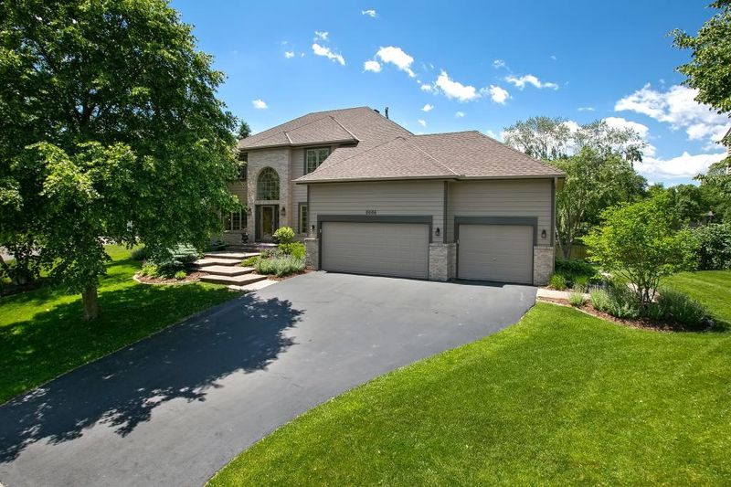 8086 Cimarron Ln, Eden Prairie, MN 55347