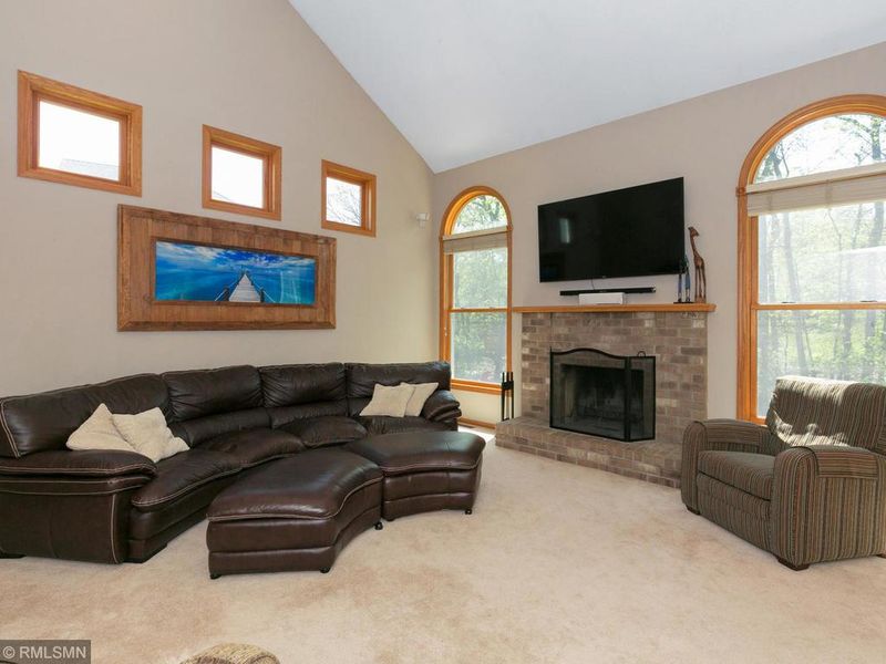 13758 Elkhart Ct, Apple Valley, MN 55124