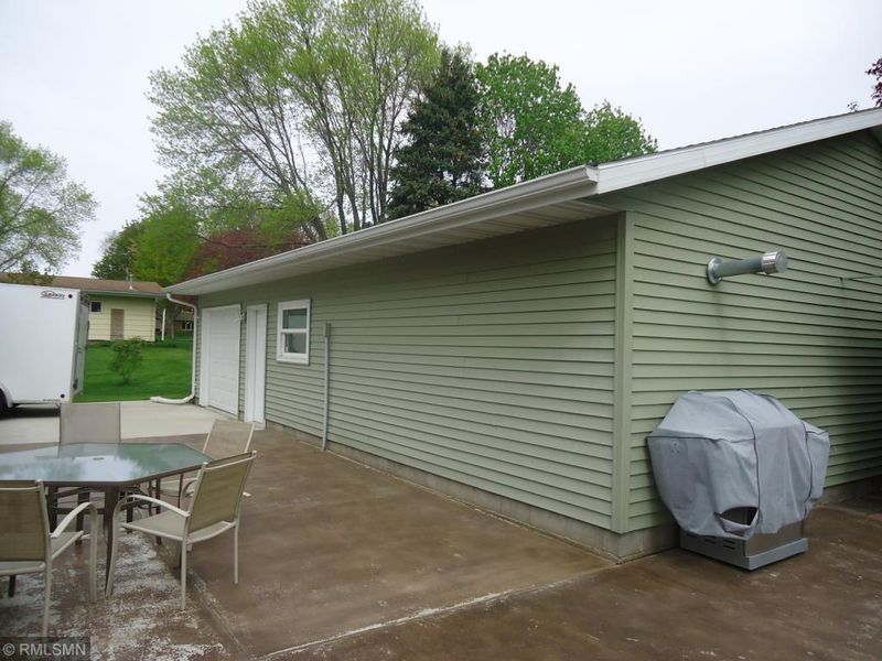 708 25th Ave SW, Willmar, MN 56201
