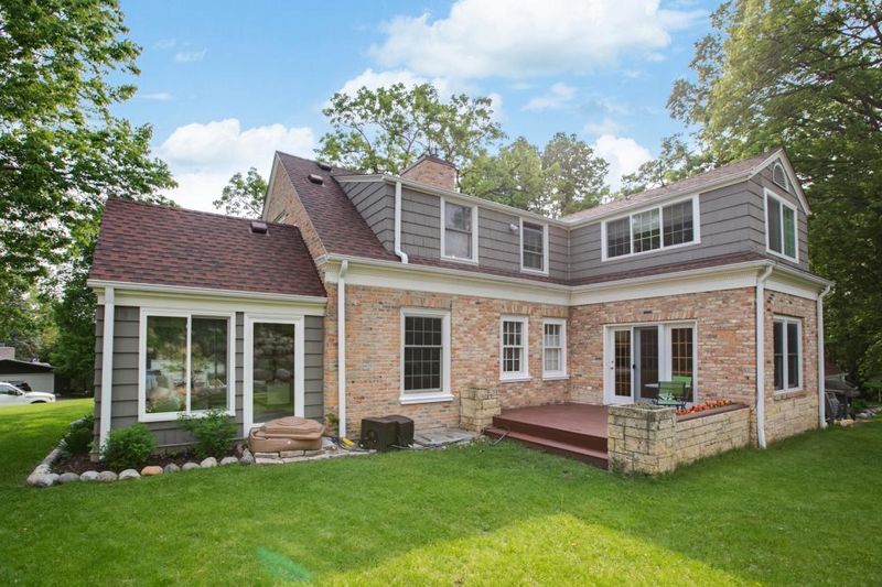 824 Meadow Ln S, Golden Valley, MN 55416