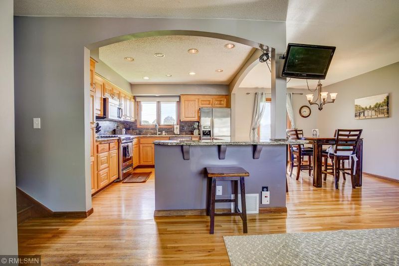 909 Hopewell Ln, Apple Valley, MN 55124
