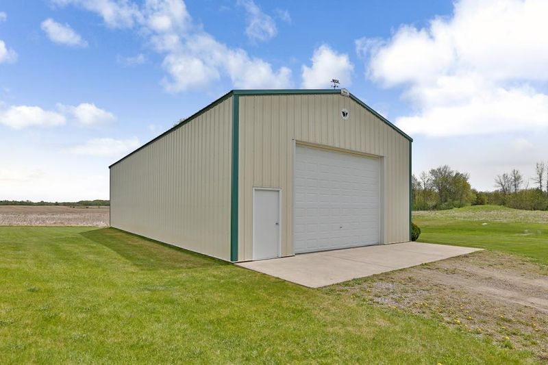 34325 Novak Ave, Lindstrom, MN 55045