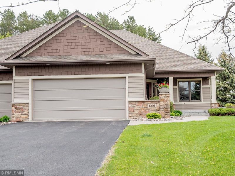 1201 Holly Ave N, Oakdale, MN 55128