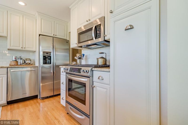 4509 W 98th St, Bloomington, MN 55437