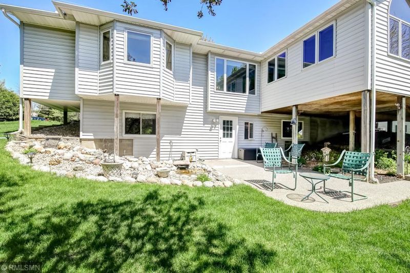 1343 Heritage Ct, Chaska, MN 55318