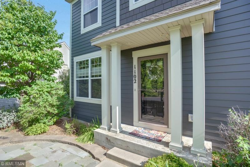 1102 Chokecherry Ct, Victoria, MN 55386