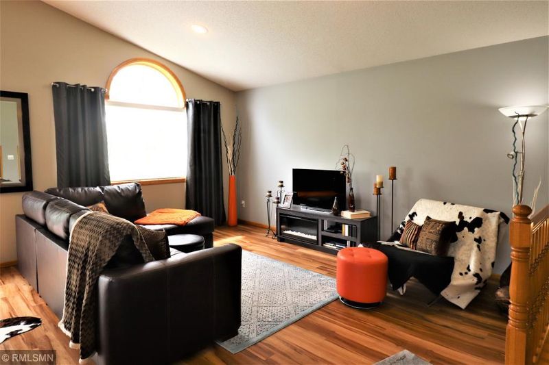 232 Fraser Dr, Foley, MN 56329