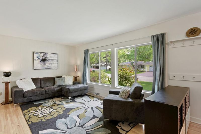 2351 Floral Dr, White Bear Lake, MN 55110