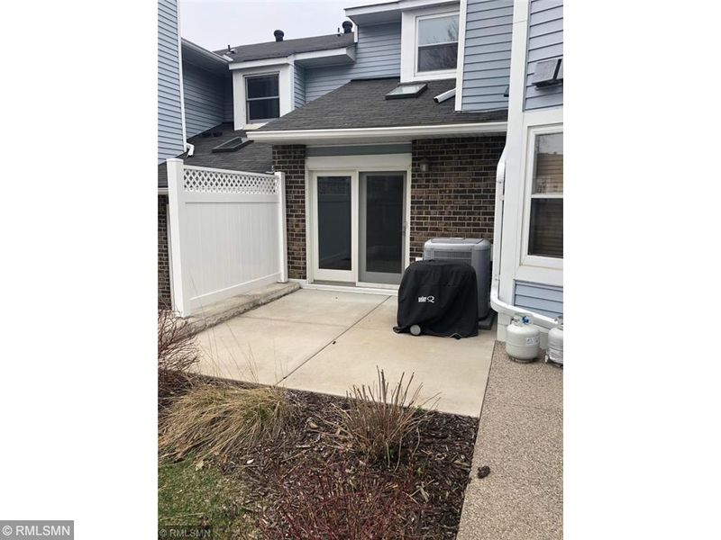 5327 Highpointe Ter, Bloomington, MN 55437