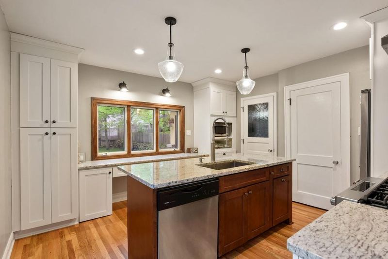 2015 Franklin Ave SE, Minneapolis, MN 55404