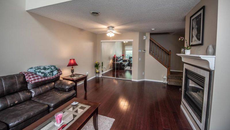 421 Leeward Trl, Woodbury, MN 55129