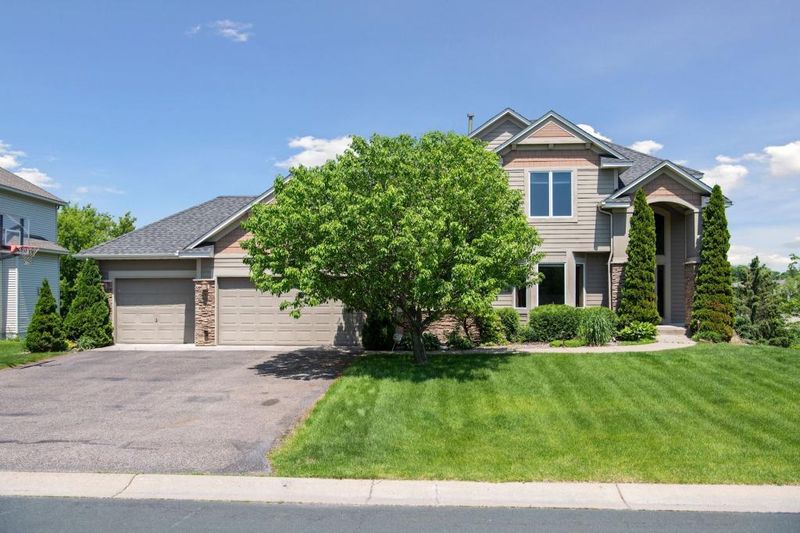 18076 Gladstone Blvd N, Maple Grove, MN 55311