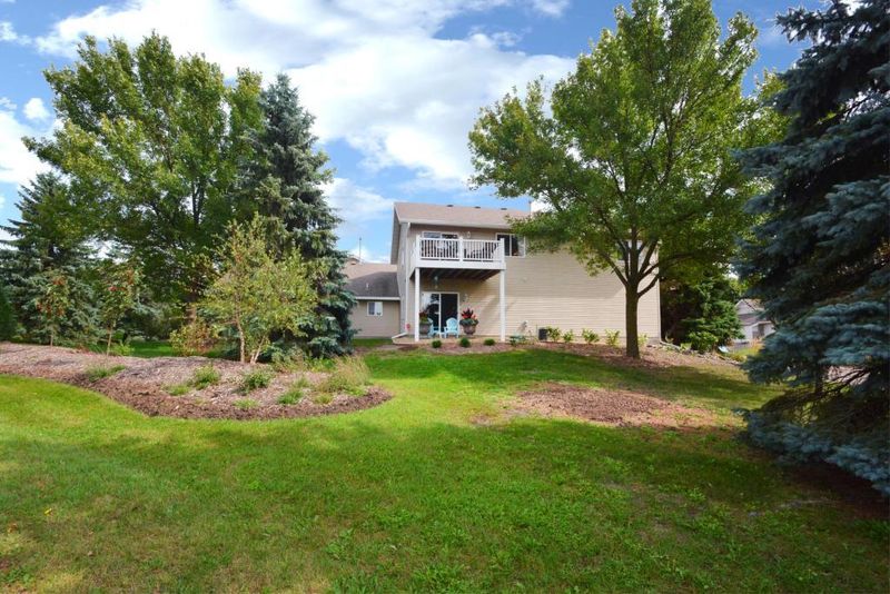 2861 Devonshire Pl, Woodbury, MN 55125