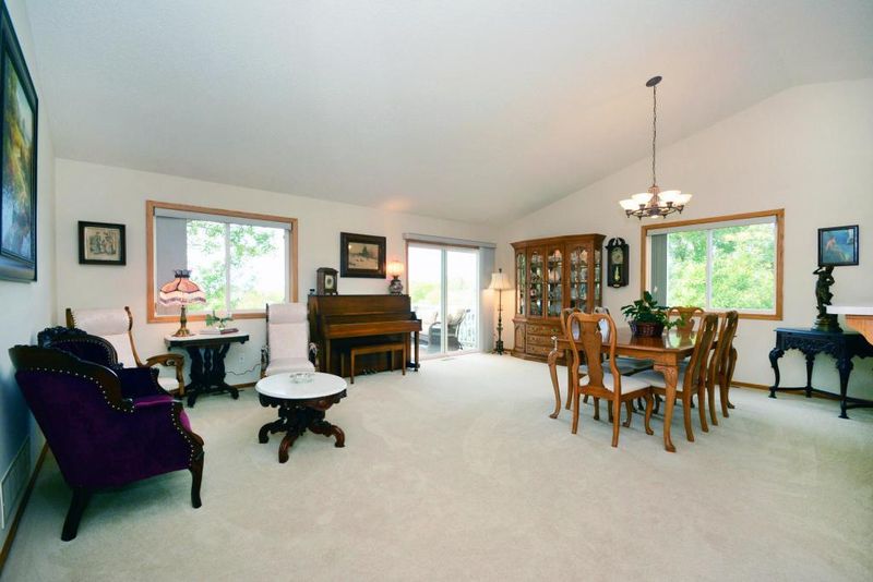 2861 Devonshire Pl, Woodbury, MN 55125