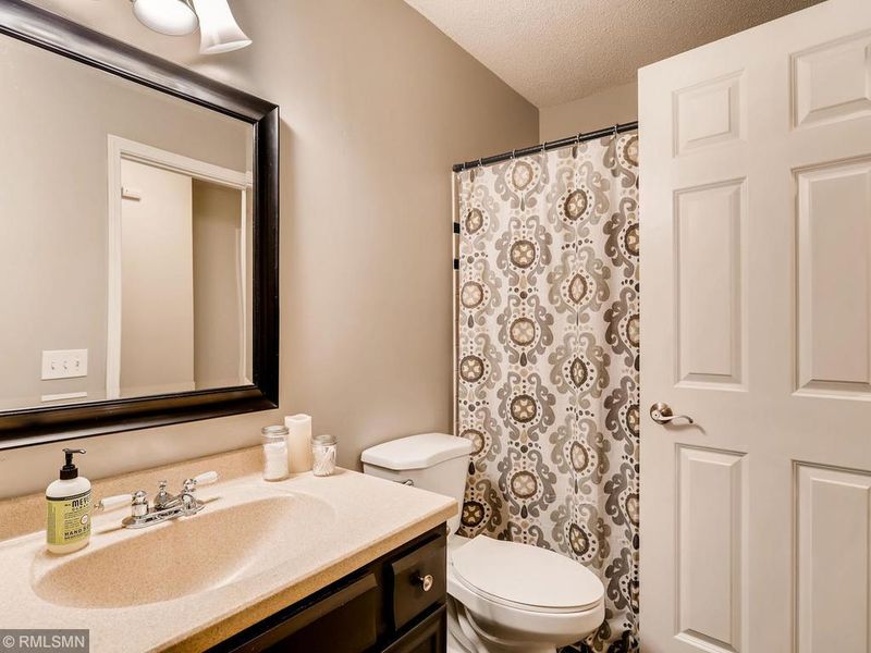 12310 Oak Leaf Ct, Burnsville, MN 55337
