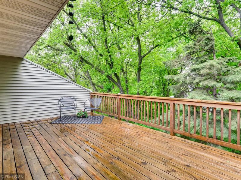 12310 Oak Leaf Ct, Burnsville, MN 55337
