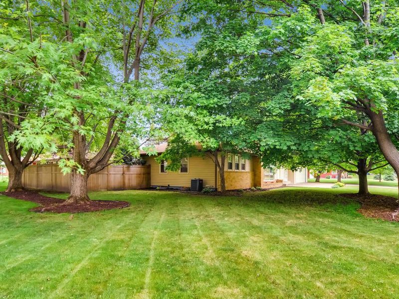 1605 Welcome Ave N, Golden Valley, MN 55422