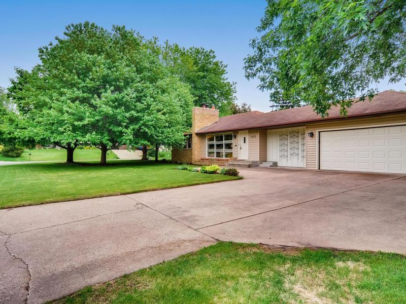 1605 Welcome Ave N, Golden Valley, MN 55422