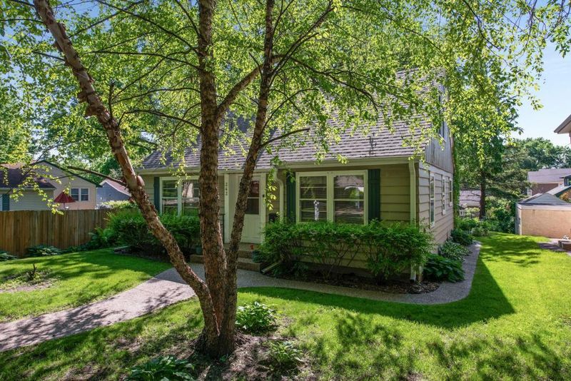 343 Cleveland Ave S, Saint Paul, MN 55105