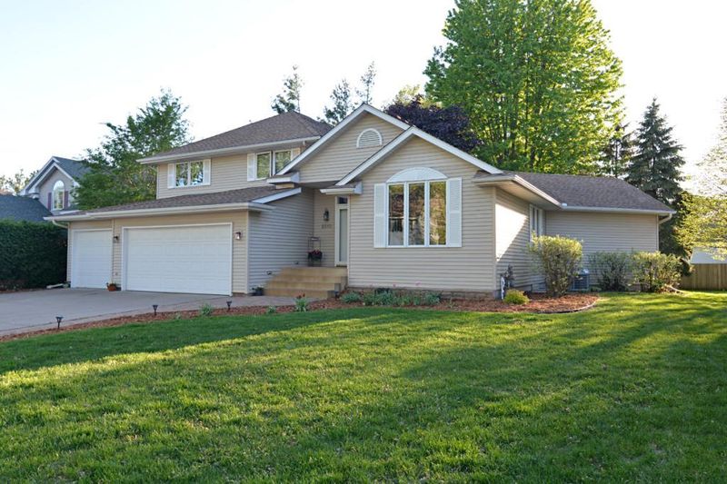 2310 Brittany Ct, New Brighton, MN 55112