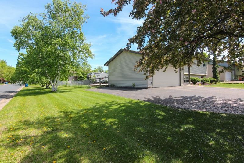 9532 Wellington Ln N, Maple Grove, MN 55369